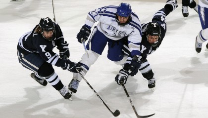 开云体育在线-法国主场作战未能晋级，球迷情绪复杂，法国客场战绩