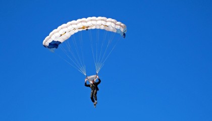 开云体育移动版-今年NBA季后赛最大“黑马”是哪支队伍？，今年nba季后赛打多少场